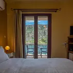 Laoula Πανσιόν 4*