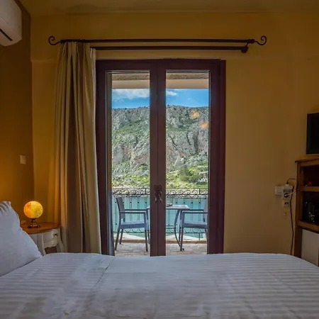 Laoula Πανσιόν 4*