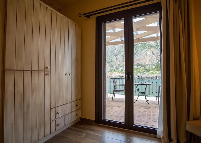 Laoula Πανσιόν 4*